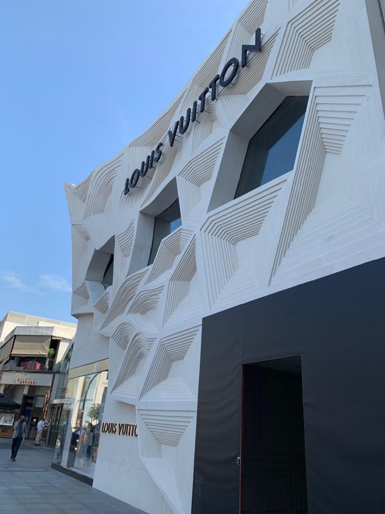 The lively facade design of the Louis Vuitton store in 📍 Istanbul